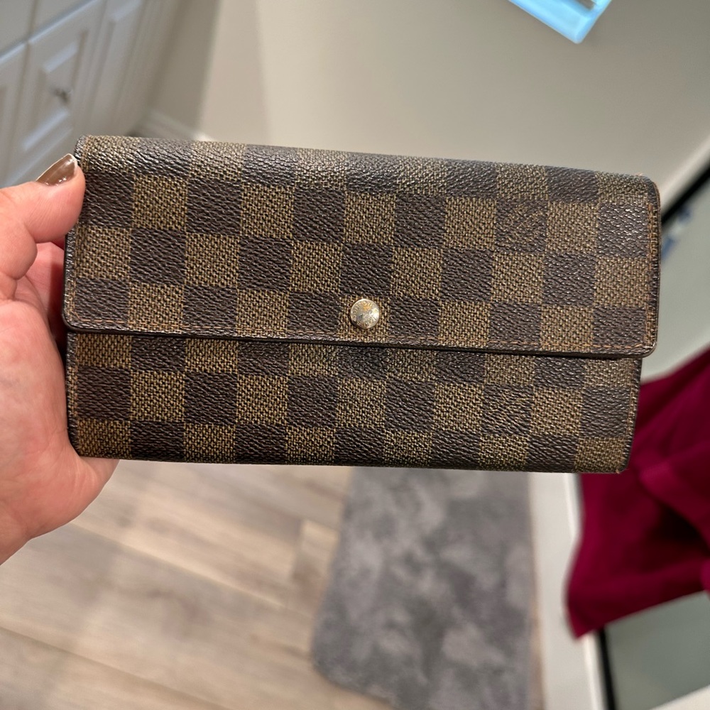 Authentic Louis Vuitton Sarah wallet